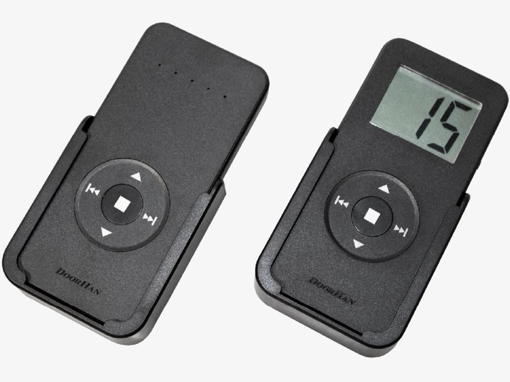 Пульты TRANSMITTER 5PRO-BLACK/15PRO-BLACK/15TIMER-PRO-BLACK предназначены для дистанционного управления всеми видами автоматики DoorHan, произведенной с 2021 года. Занимают две ячейки памяти в радиоприемнике привода. С помощью данных пультов можно реализовать одновременное или раздельное управление сразу пятью/пятнадцатью устройствами. Используется для настройки внутривальных приводов серии RSE.
